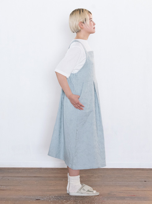 リボン調節エプロンワンピース【Organic Cottonジャガード生地／ジュニパーベリー染め】