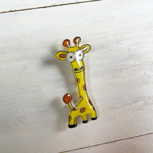 キリン ブローチ かわいい 動物 黄色 レジンアクセサリー ブローチ