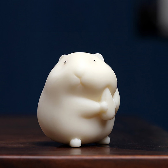 かわいいハムスターの置物 象牙のフルーツ彫りのネズミの置物 お正月