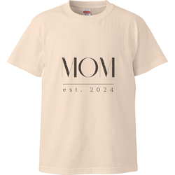 【MOM est. 2025〜1980】ママ • おかあさんのTシャツ　ナチュラル 3枚目の画像