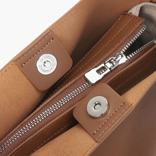 OLの通勤に最適な|クラシックな本革トートバッグ|シンプルでエレガント