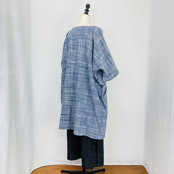 【遠州織り】四角いビッグプルオーバー チュニック 薄手 半袖 ポケット オーガニックコットン 白紺 4枚目の画像