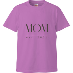 【MOM est. 2025〜1980】ママ • おかあさんのTシャツ　ラベンダー 3枚目の画像