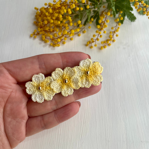 編んで染めたお花 ヘアピン 髪飾り ペールイエロー レース編み