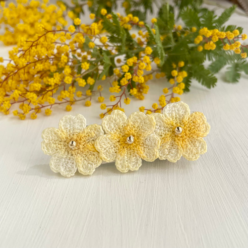 編んで染めたお花 ヘアピン 髪飾り ペールイエロー レース編み