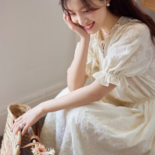 首元フリル 半袖ワンピース 刺繍生地ワンピース ワンピース hellodream