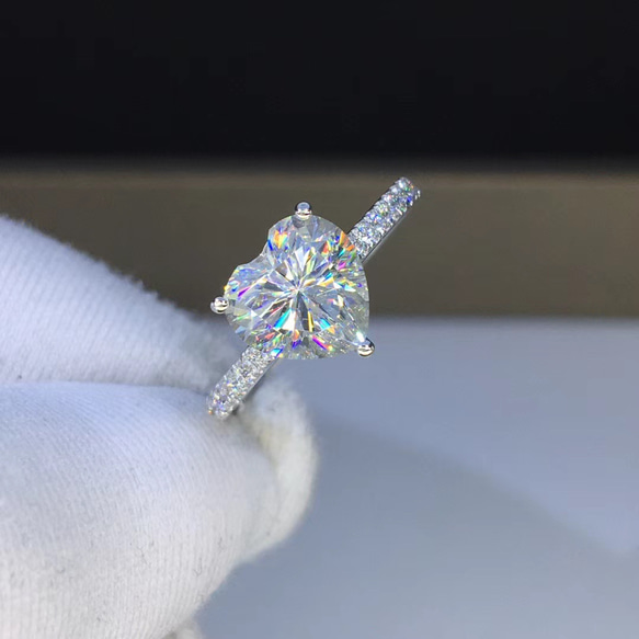 newデザイン」可愛いハートシェイプ モアサナイト ダイヤリング K18WG  