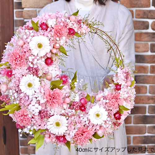 ガーベラとカーネーションの三日月リース・30㎝ プリザーブド