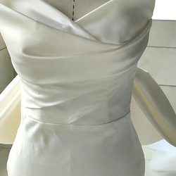 上質なドレス！バックリボン　ビスチェ　披露宴　チューブトップ　オフホワイト　カラー変更可能　オーダー可結婚式花嫁挙式2次 2枚目の画像