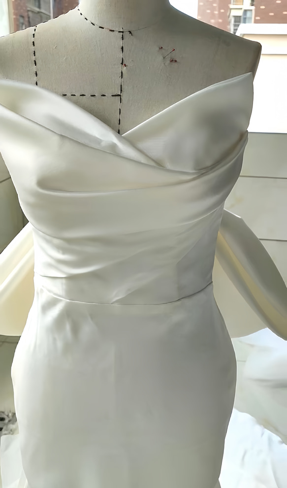 上質なドレス！バックリボン　ビスチェ　披露宴　チューブトップ　オフホワイト　カラー変更可能　オーダー可結婚式花嫁挙式2次 2枚目の画像
