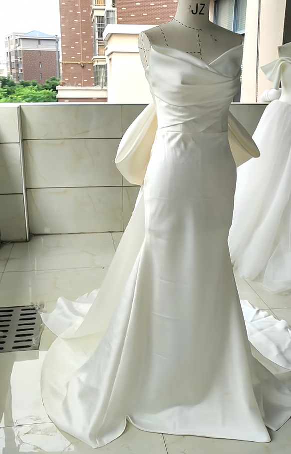 上質なドレス！バックリボン　ビスチェ　披露宴　チューブトップ　オフホワイト　カラー変更可能　オーダー可結婚式花嫁挙式2次 3枚目の画像