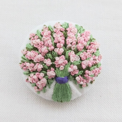 ピンクの小花の花束 刺繍ブローチ 2枚目の画像