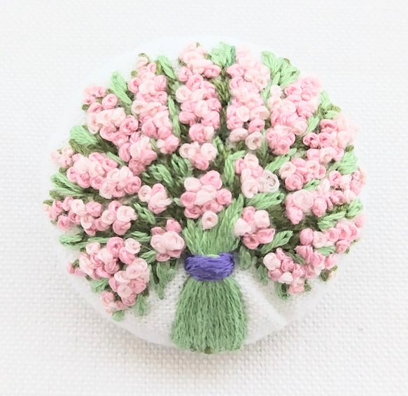 ピンクの小花の花束 刺繍ブローチ 1枚目の画像