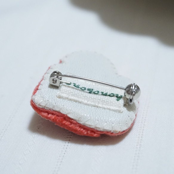 マグカップ 赤 ハート  刺繍  パンチニードル ブローチ  かわいい お洒落 ワンポイント  プレゼント 贈り物 ラッ 14枚目の画像