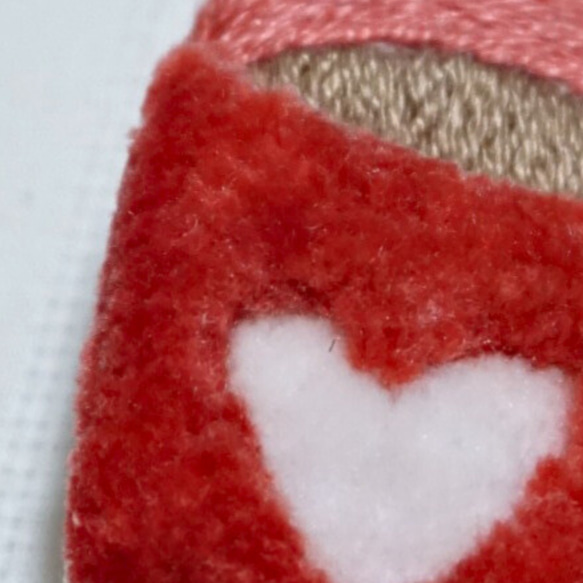 マグカップ 赤 ハート  刺繍  パンチニードル ブローチ  かわいい お洒落 ワンポイント  プレゼント 贈り物 ラッ 11枚目の画像