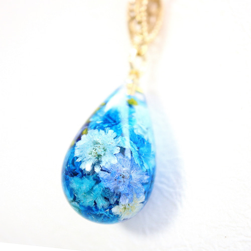 イルカ かすみ草 月のペンダント レジンネックレス お気にいる かすみ草 イルカ 月のペンダント メルカリ - レジン