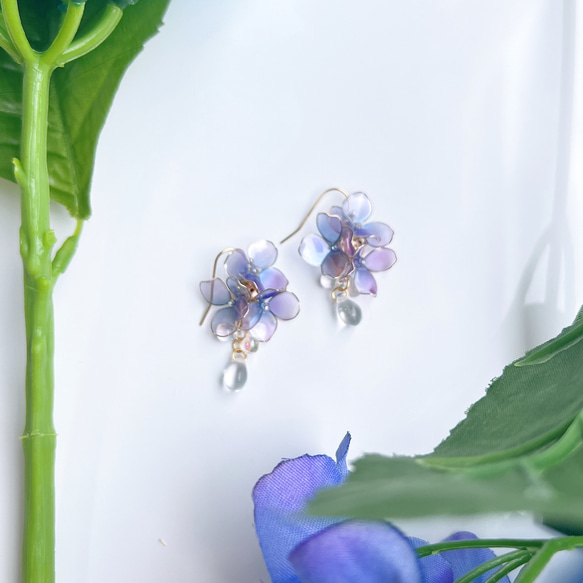 【特集掲載】水彩の紫陽花 ピアス/イヤリング ディップアート アメリカンフラワー 推し活 レジン 紫 ブライダル 3枚目の画像