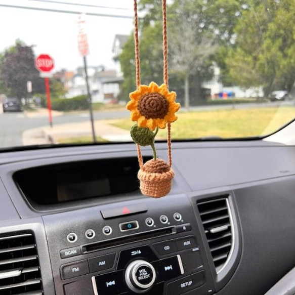 車用の手作り装飾、かぎ針編みのひまわりの植物のリアミラー吊るし装飾、車の装飾カー用品 、初めての車の贈り物 6枚目の画像