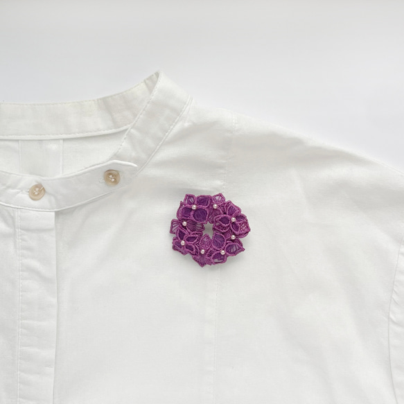 オーガンジー刺繍 紫陽花ブローチ(パープルピンク)【受注制作】 6枚目の画像