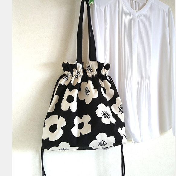 クシュっと可愛い巾着バッグ 花柄モノトーン A4トートバッグ 北欧