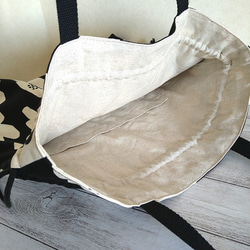 クシュっと可愛い巾着バッグ　花柄モノトーン　Ａ４トートバッグ　北欧　 9枚目の画像