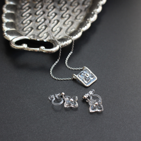 silver925｜ヴィンテージガラスの透明な花ネックレス［Aスクエア］ 6枚目の画像