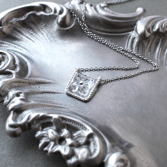 silver925｜ヴィンテージガラスの透明な花ネックレス［Aスクエア］ 9枚目の画像