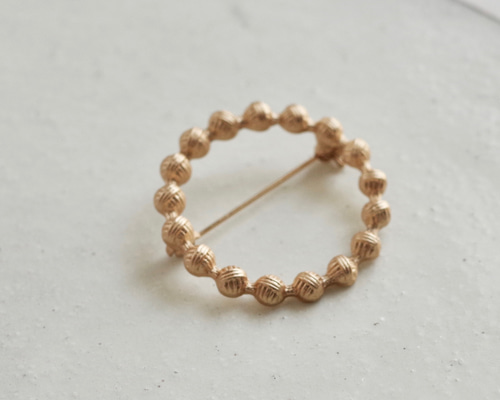 ブローチ つぶサークルブローチ ゴールド タンバリン 入園式 入学式