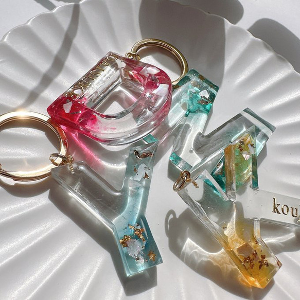 名入れ】クリアアルファベットキーホルダー 全5色 イニシャル チャーム