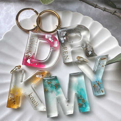 名入れ】クリアアルファベットキーホルダー 全5色 イニシャル チャーム