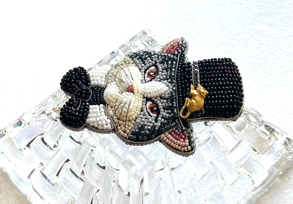 ビーズ刺繍のブローチ　-紳士的なネコ-cat 5枚目の画像
