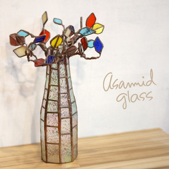 ステンドグラス　バオバブの木　カラフルな葉っぱ　ガラスのオブジェ 1枚目の画像