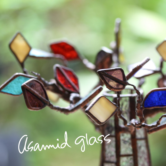 ステンドグラス　バオバブの木　カラフルな葉っぱ　ガラスのオブジェ 5枚目の画像
