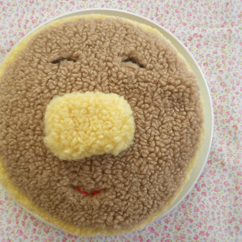 ふわふわパンケーキさんのぬいぐるみ ぬいぐるみ saupoudrer