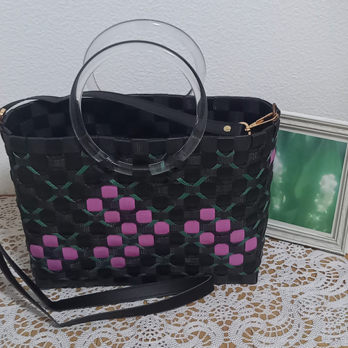 PPバンドバック　marry. ブルー&ブラック ウォーブン素材製 MARNI MARKET TAPE BASKET