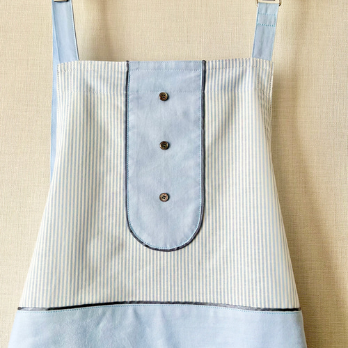 ペールブルーストライプのタックプリーツロングエプロン
