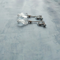 春の海 harunoumi-SV×CL ：うねる透明な水晶のイヤリング 6枚目の画像