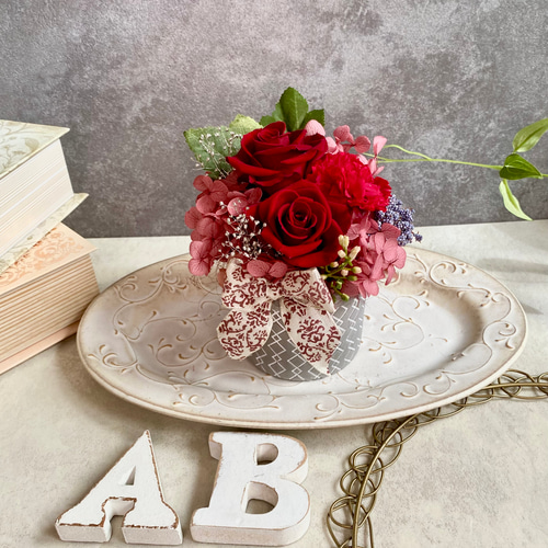 プリザーブドフラワーアレンジ 赤バラ赤カーネーション グレー陶器