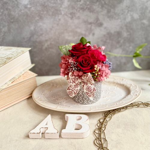 プリザーブドフラワーアレンジ 赤バラ赤カーネーション グレー陶器