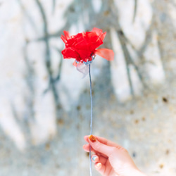 自由に曲げて空間にとける咲き編みの花｜大きいカーネーション｜レッド 1枚目の画像