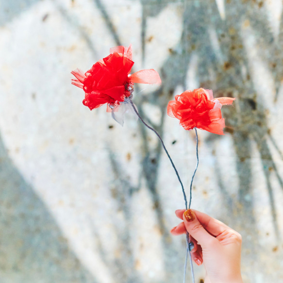 自由に曲げて空間にとける咲き編みの花｜大きいカーネーション｜レッド 11枚目の画像