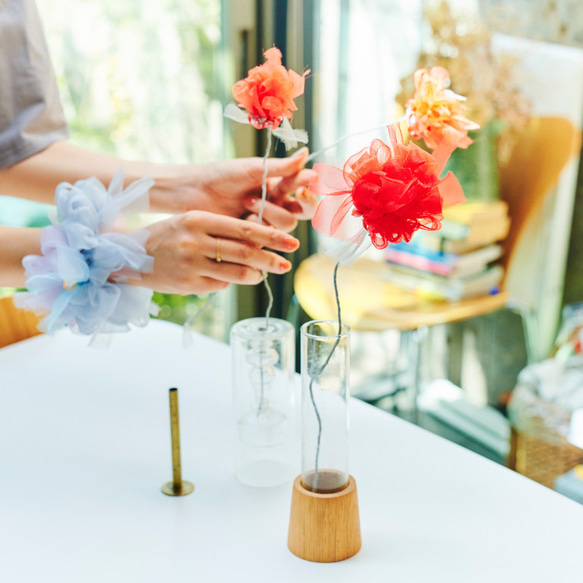 自由に曲げて空間にとける咲き編みの花｜大きいカーネーション｜レッド 2枚目の画像