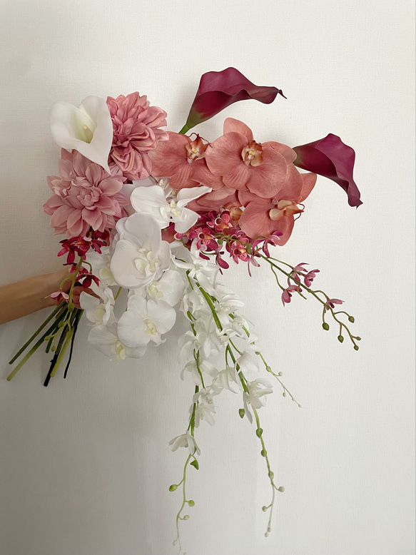 胡蝶蘭、カラー、ダリア、ウェディングブーケ、ブートニア付きブーケ