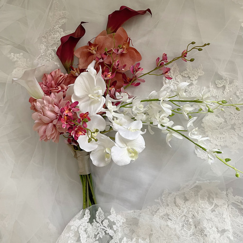 胡蝶蘭、カラー、ダリア、ウェディングブーケ、ブートニア付き