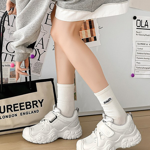 24夏の新作醜萌靴マジックテープスニーカー女子·軽くて快適·素早く履く