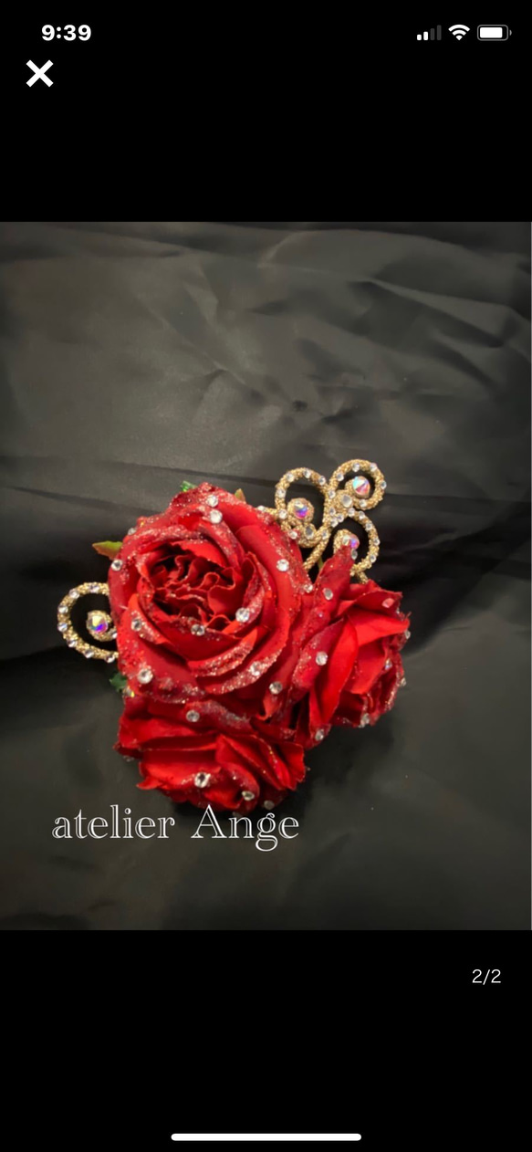 赤い3輪薔薇のバレエ用髪飾り　イベントコサージュ　高級ラインストーン 1枚目の画像
