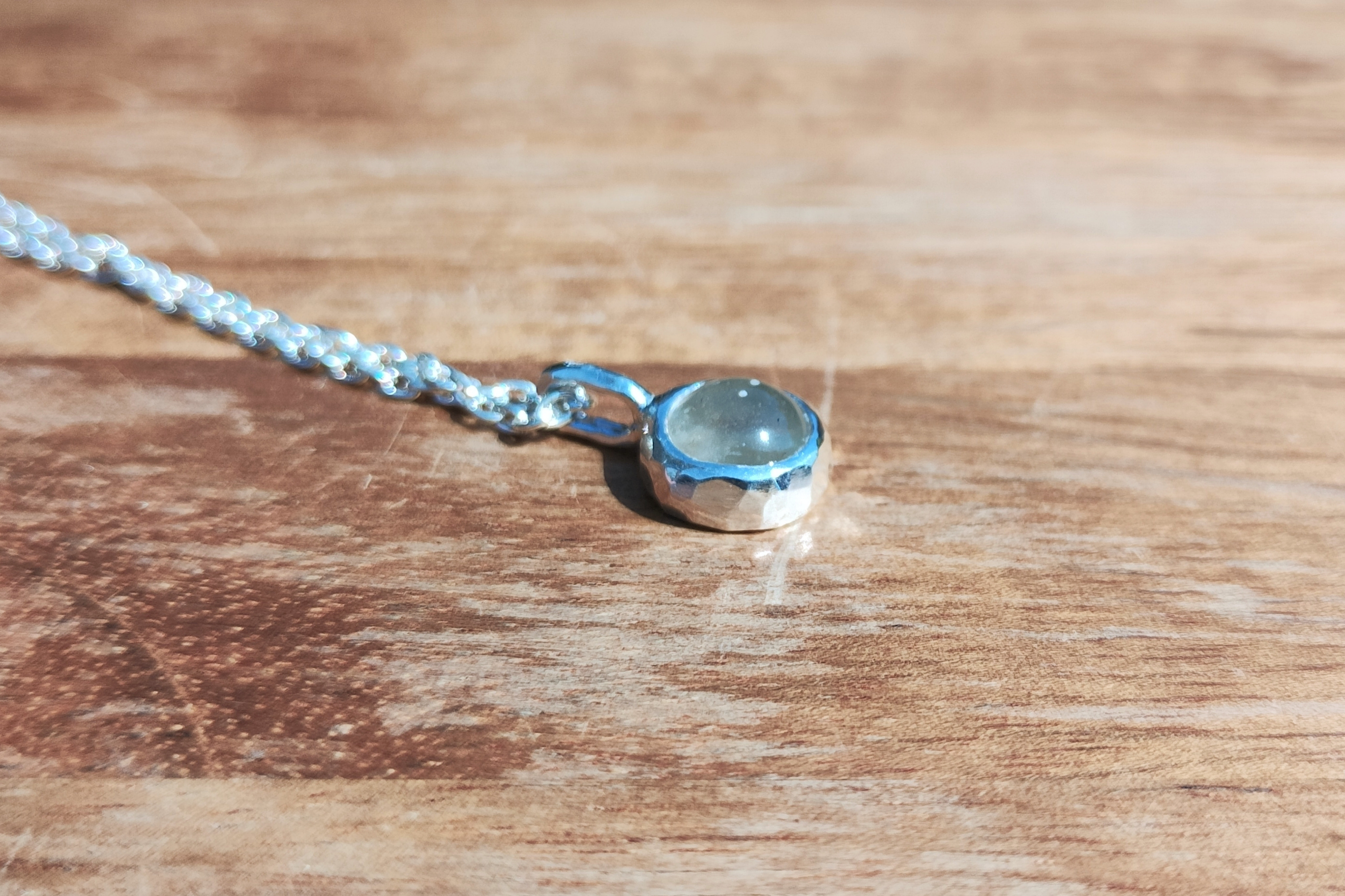 リビアングラス×純銀ネックレス/鎚目模様