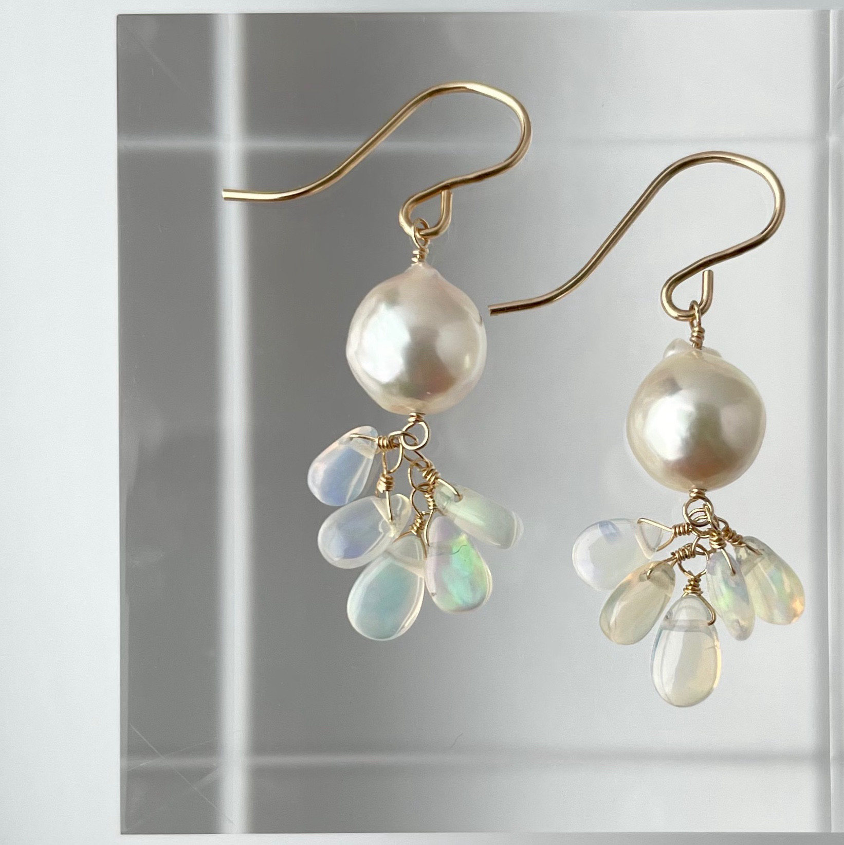 国産エチオピアンオパール・あこや真珠 14kgf ピアス / イヤリング