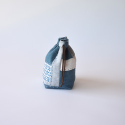 綠松石藍色，Kogin 生魚片 x 拼布 [亞麻，帶角撐板的抽繩袋] 非常適合整理行李。 第4張的照片