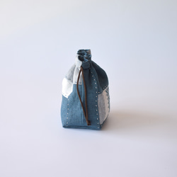 綠松石藍色，Kogin 生魚片 x 拼布 [亞麻，帶角撐板的抽繩袋] 非常適合整理行李。 第2張的照片